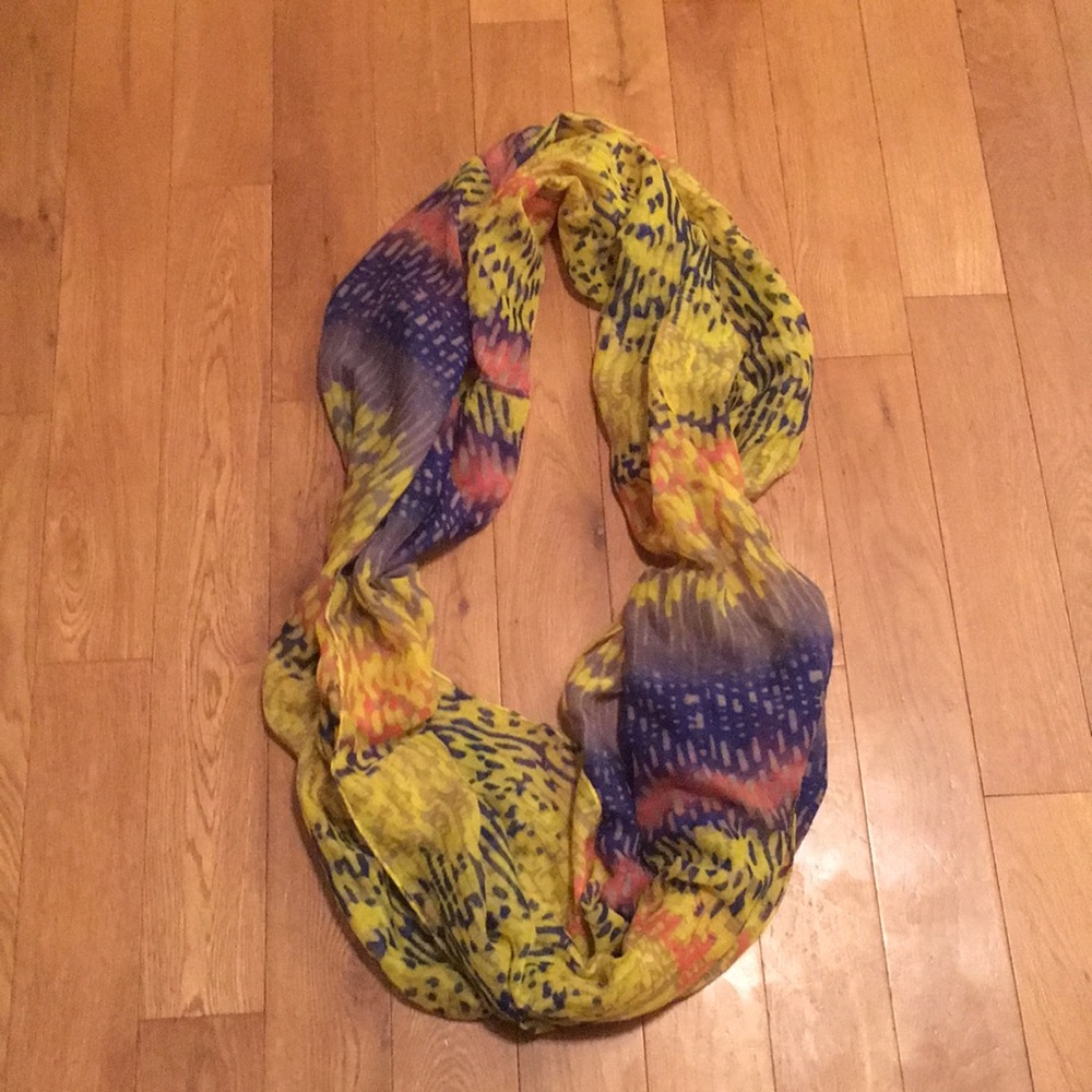 Patterned infinite scarf